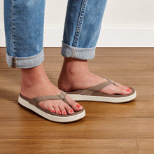 Load image into Gallery viewer, Nu‘a Pi‘o Women's Beach Sandals