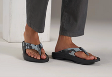 Load image into Gallery viewer, 1001 - MEN'S OORIGINAL SPORT SANDAL - Night Camo
