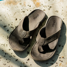 Load image into Gallery viewer, Tuahine Men's Waterproof Leather Beach Sandal
